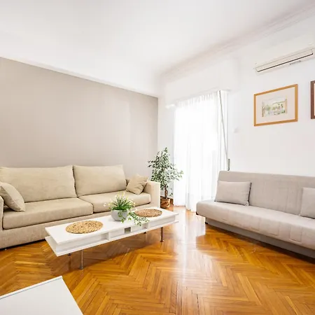 Spacious 2 Bedroom In Kolonaki