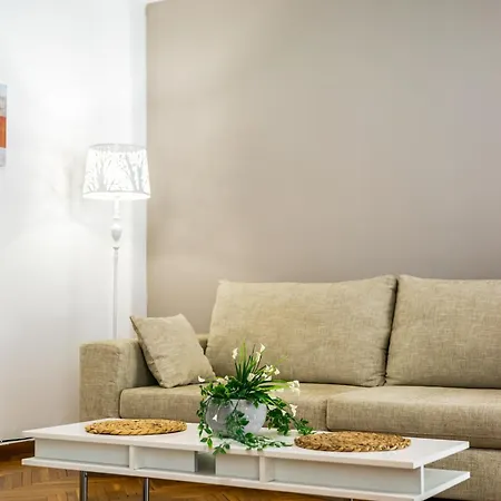 Spacious 2 Bedroom In Kolonaki Athens
