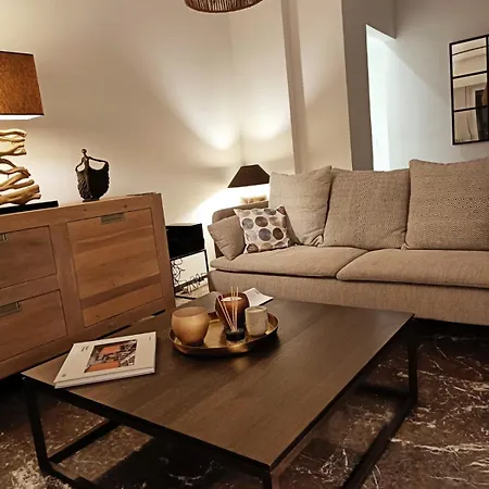 Elegant Renovated 3-bedroom In Maroussi Apartment