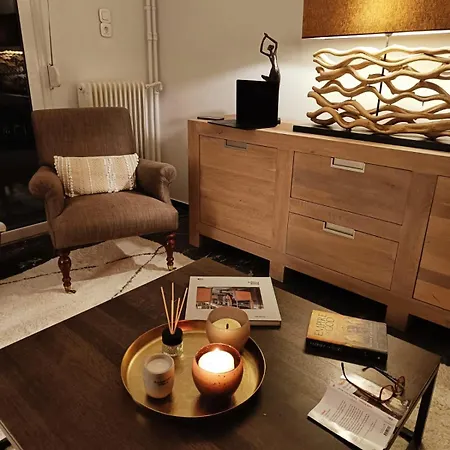 Elegant Renovated 3-bedroom In Maroussi Apartment *