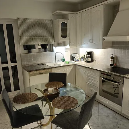 Elegant Renovated 3-bedroom In Maroussi Apartment Athens