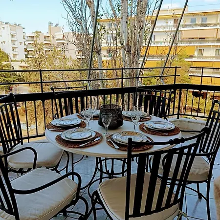 Elegant Renovated 3-bedroom In Maroussi Apartment *