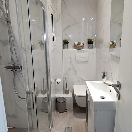 Apartment Elegant Renovated 3-bedroom In Maroussi *