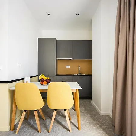 Aparthotel Mobee-house *