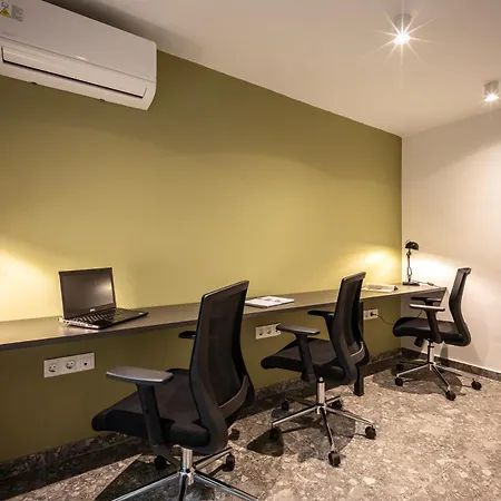 Aparthotel Mobee-house *