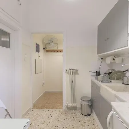 Cosy Quite 28sm 5th Floor Balcony Over Garden 500m Metro Evangelismos Athens