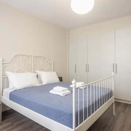 Steps From Historic Center Plaka Apartment *