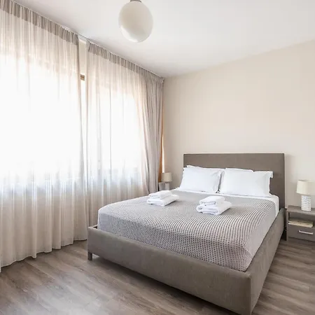Apartment Steps From Historic Center Plaka *
