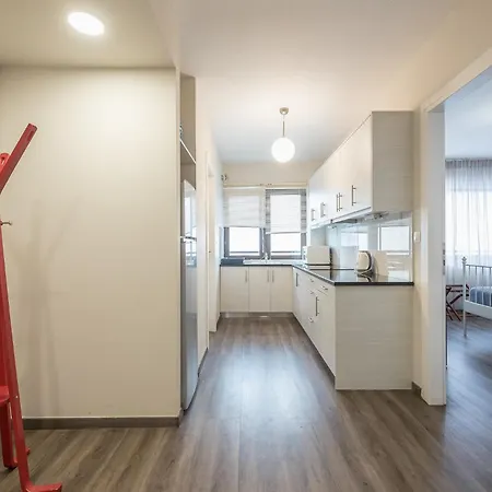Steps From Historic Center Plaka Apartment *