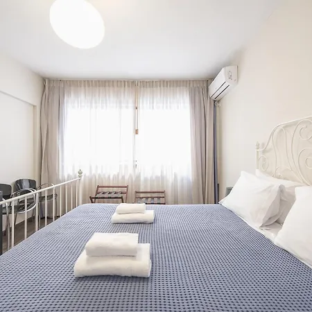 Apartment Steps From Historic Center Plaka *