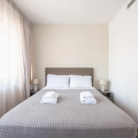 Apartment Steps From Historic Center Plaka