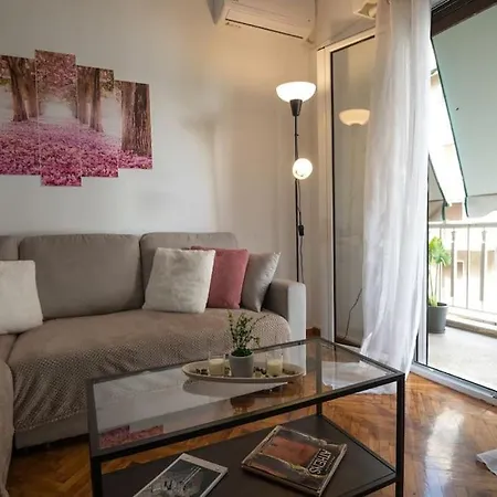 Entire Apt, 2nd Floor, Balcony Apartment Athens