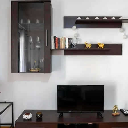 Entire Apt, 2nd Floor, Balcony