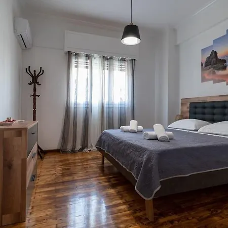Entire Apt, 2nd Floor, Balcony Apartment