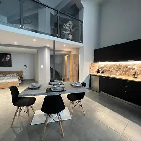 Thissio Luxury