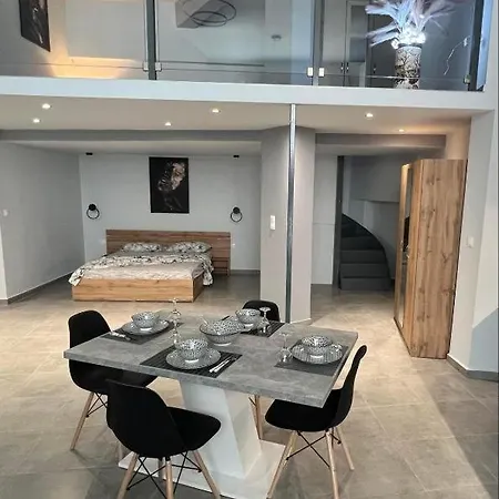 Thissio Luxury *