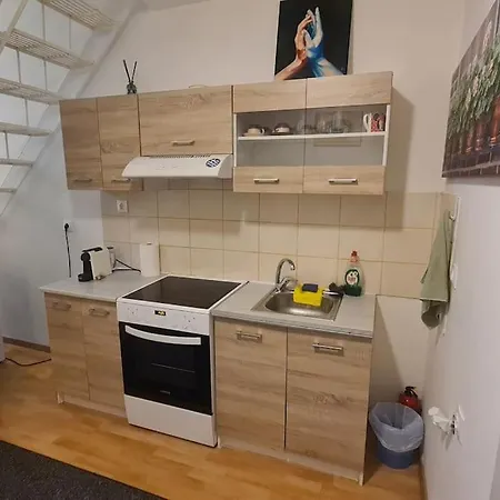 Cozy Mezonette Near Center Near Metro *