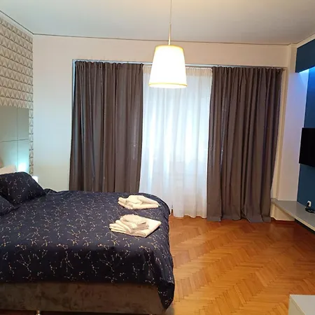Plaka Hideaway Apartment