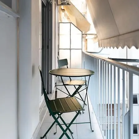 Urban Chic Hideaway Near Center & Metro Apartment *