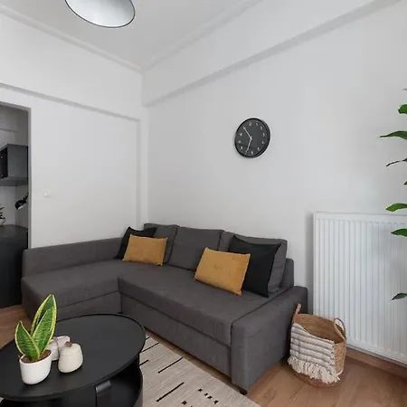 Urban Chic Hideaway Near Center & Metro Apartment