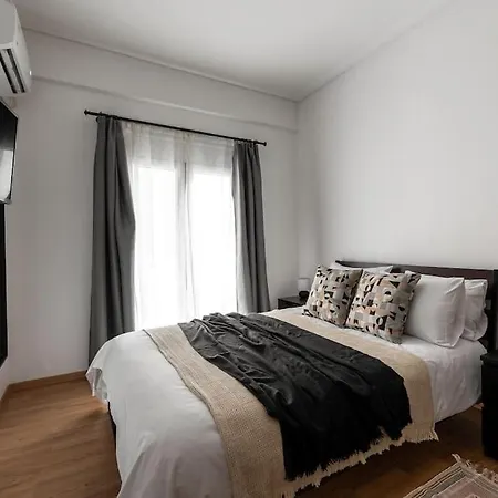 Urban Chic Hideaway Near Center & Metro *