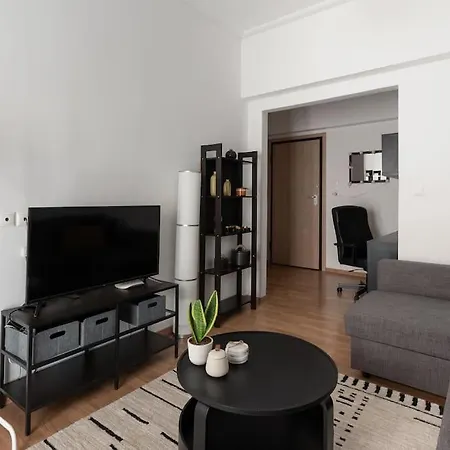 Urban Chic Hideaway Near Center & Metro Apartment