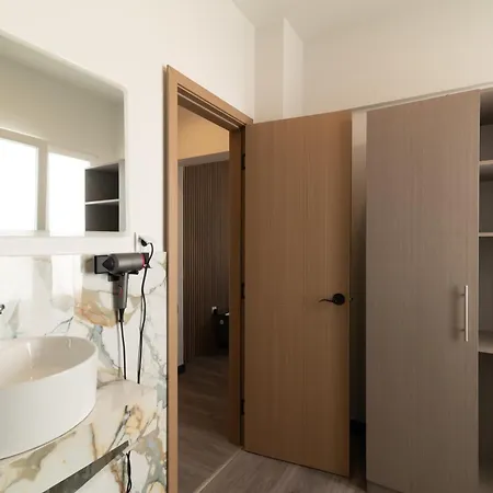 Celia Apartahotel 2*