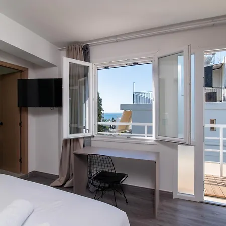 Apartahotel Celia Atenas