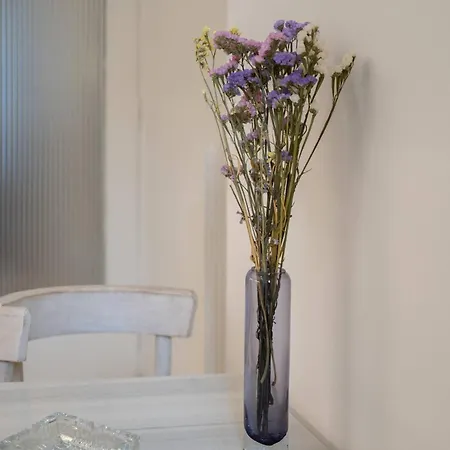 Artistic Retreat In Heart Apartment