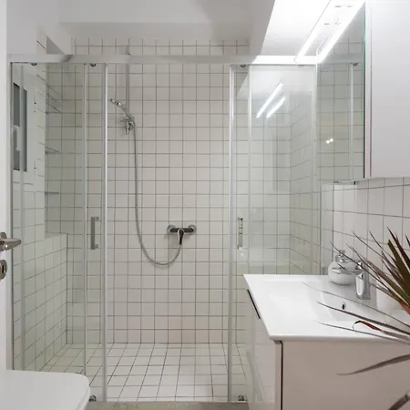 Artistic Retreat In Heart Apartment *