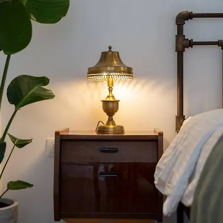 Artistic Retreat In Heart Apartment