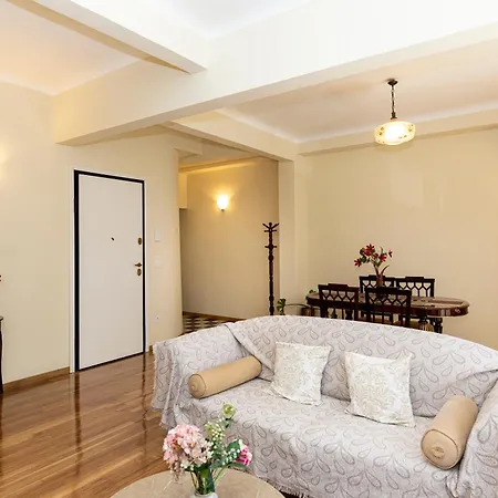 Luxury At The Foot Of The Acropolis Hill *