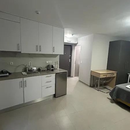 Feels Like Apartment *