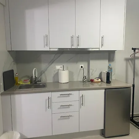 Feels Like Apartment *