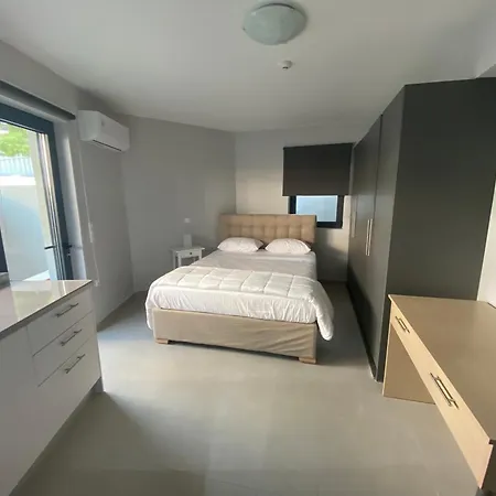 Feels Like Apartment