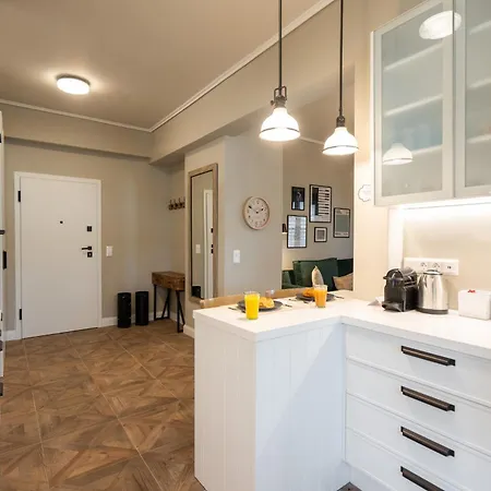 Luxury Petralona Penthouse - Sleeps 7 -near Metro *
