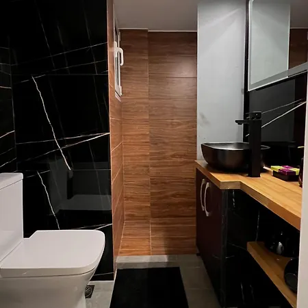 Luxurious 10' From Center Athens