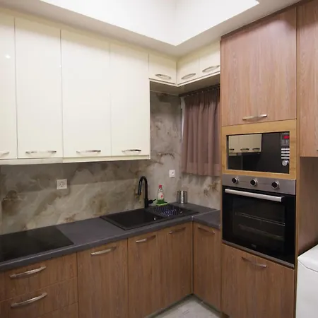 Luxurious 10' From Center * Athens