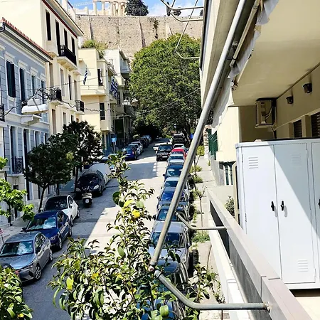 Karyatis - On The Road Of History Apartment *