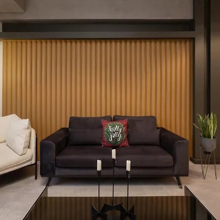 A Place 4u No6 - Escape With Balcony Lounge & Open Living Space