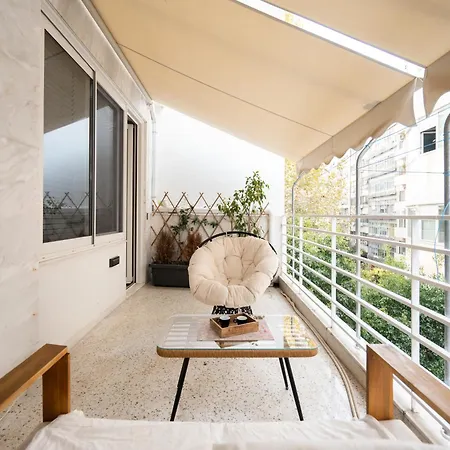 A Place 4u No6 - Escape With Balcony Lounge & Open Living Space Apartment