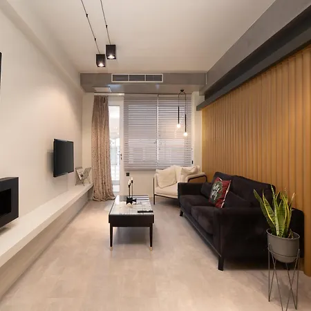 A Place 4u No6 - Escape With Balcony Lounge & Open Living Space Apartment