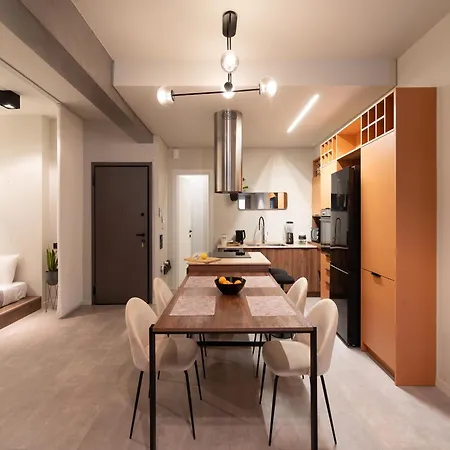 Apartment A Place 4u No6 - Escape With Balcony Lounge & Open Living Space