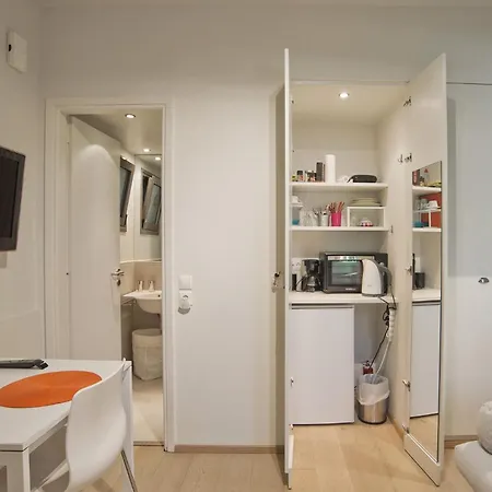 Cozy And Modern Vouliagmeni Apartment Athens