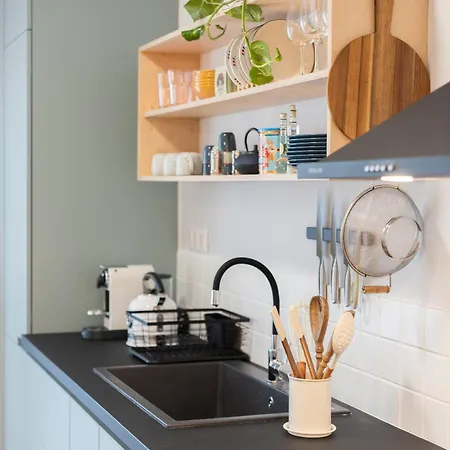 3br Petralona Escape