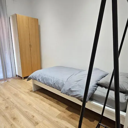 Elite Flat * Athen