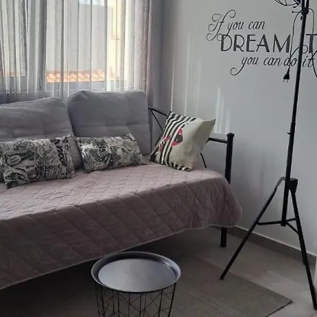 Luxury One Bedroom Aristophanes *