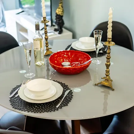 Zen Elegant In The Center Of Apartment