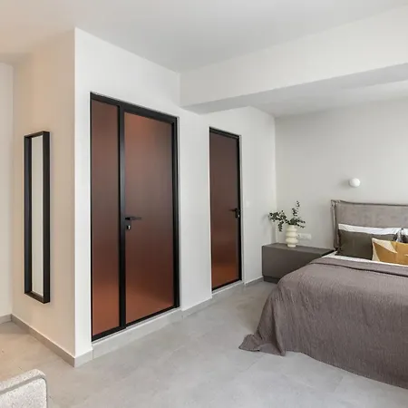 Celestial At Praxitelous Apartment *