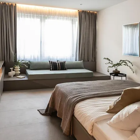 Celestial At Praxitelous Apartment Athen